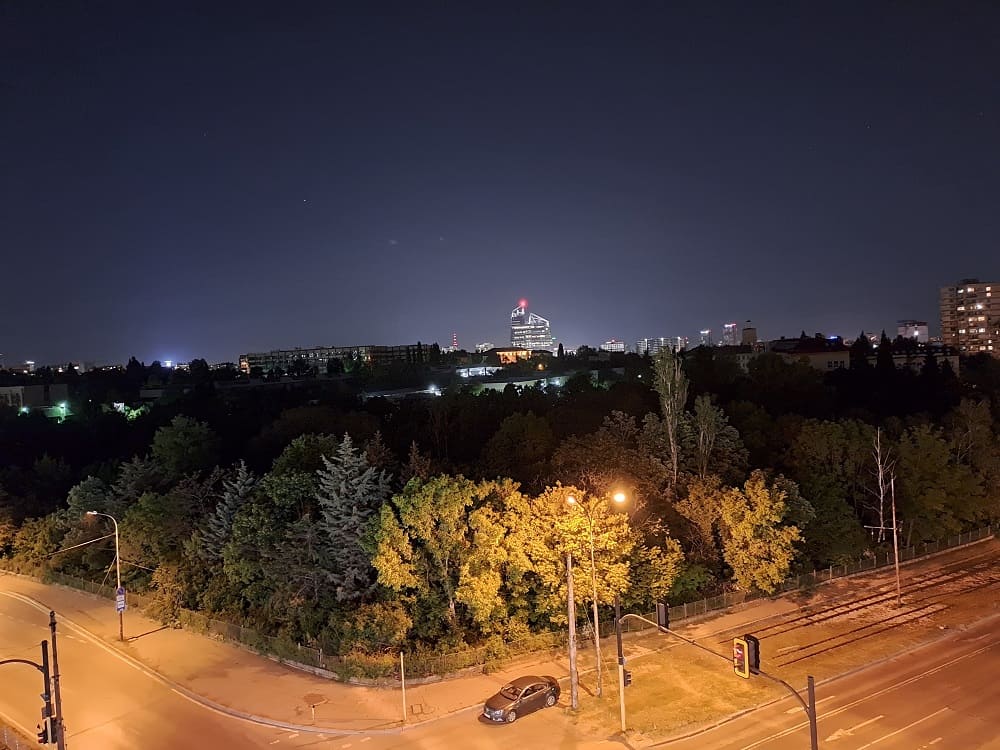 کیفیت دوربین گوشی A33 در تاریکی شب