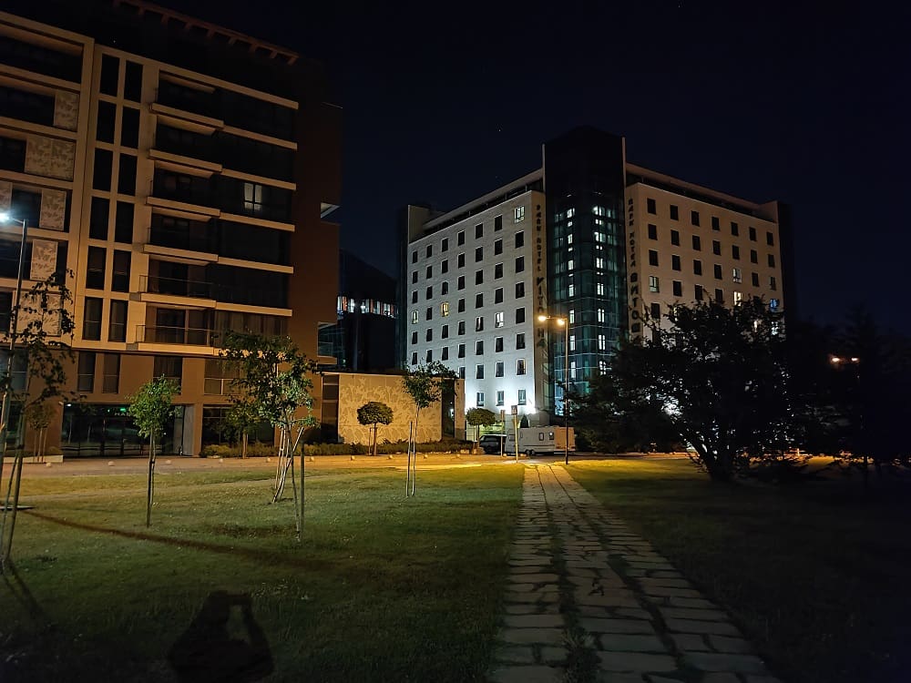 تست کیفیت دوربین Xiaomi 11T Pro در تاریکی شب